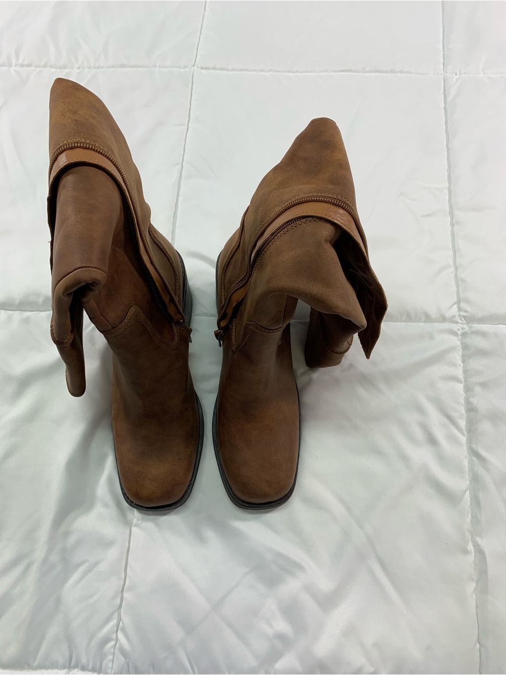 Preloved DENVER HAYES heeled boots size 9 1/2